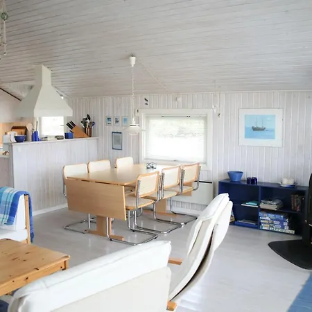 Tonna - 1km From The Sea By Interhome