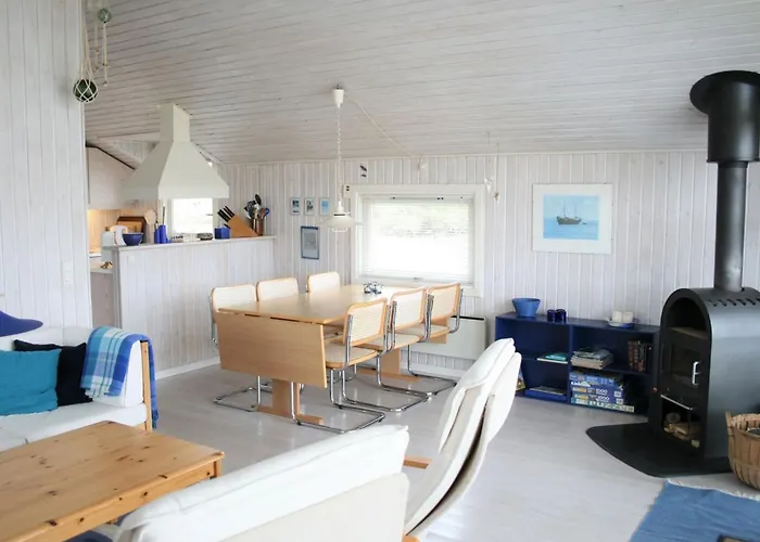 Tonna - 1km From The Sea By Interhome